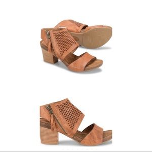 NIB Sofft Milan open toe side zippered wedges size 9